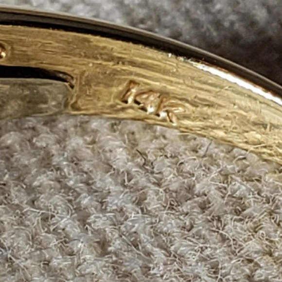 14kt tension set solitaire diamond ring. - Picture 5 of 7